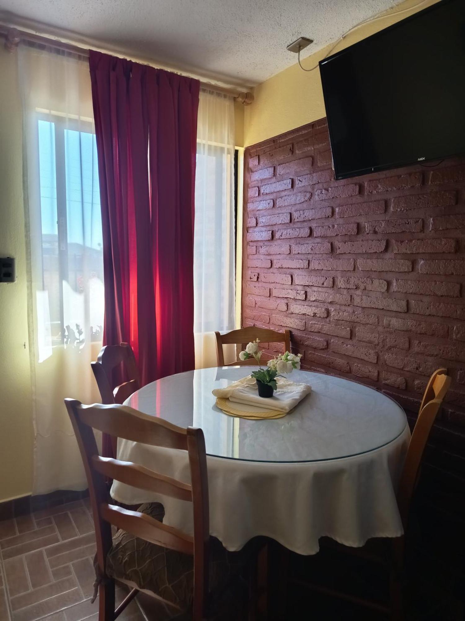 אל קיסקו Hostal Julia מראה חיצוני תמונה